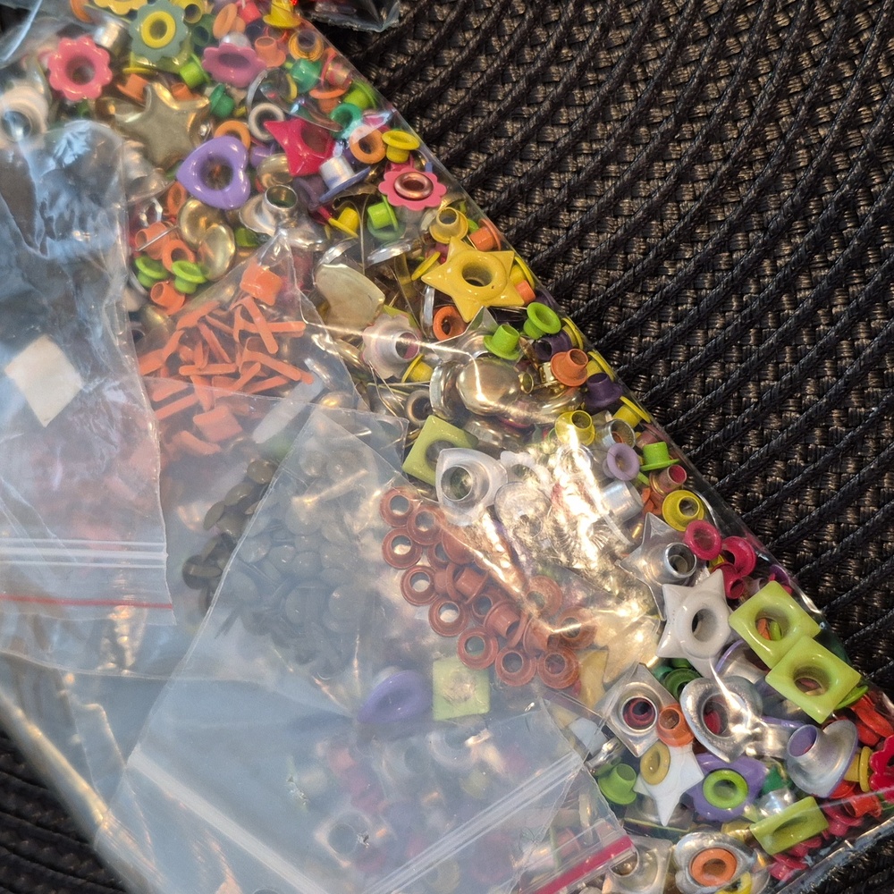 MAKING MEMORIES Craft Grommet Eyelet Tool Kit - Picture 10 of 16